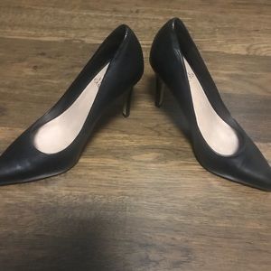 Vince Camuto black leather heels pointed toe 7.5